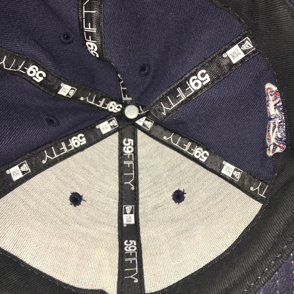 A hat - Picture 3 of 4